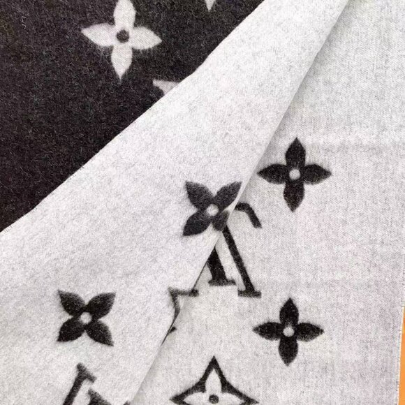 LOUIS VUITTON Cold Reykjavik Scarf - Picture 5 of 9